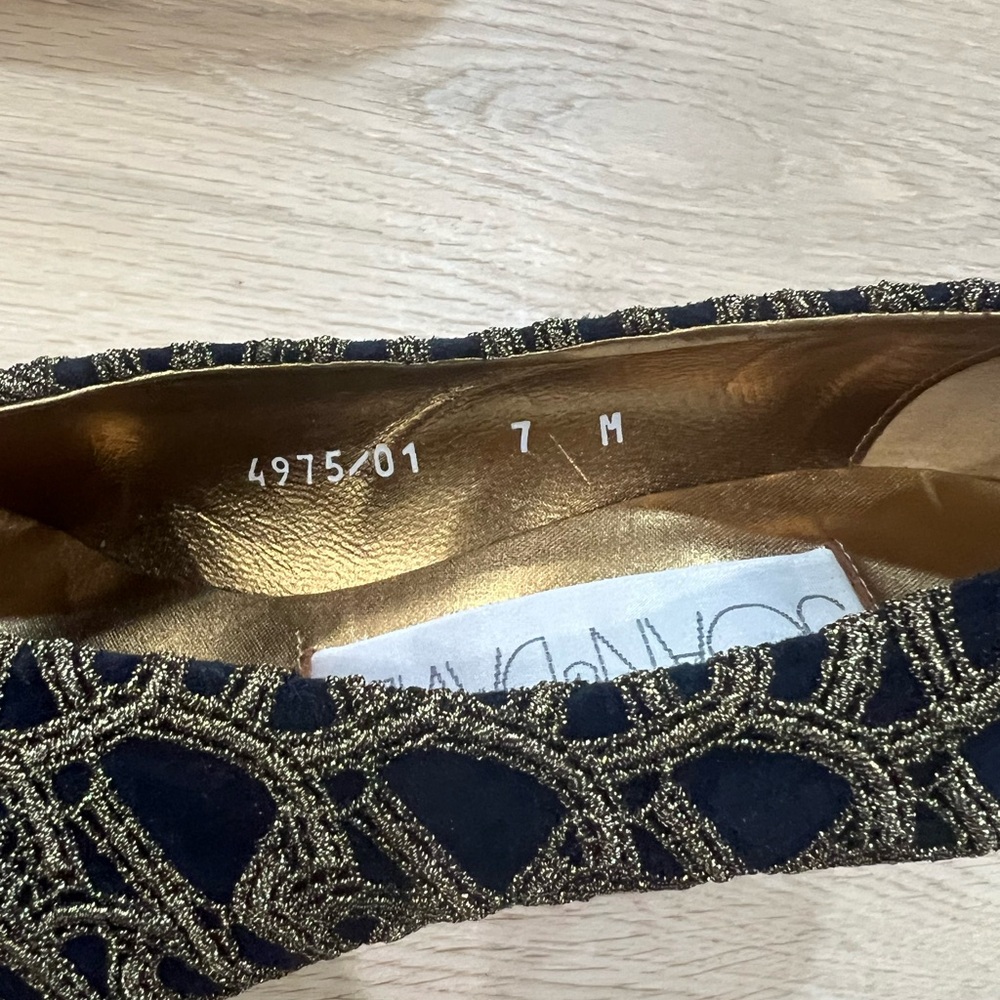 Joan & David Shoes - Picture 3 of 4